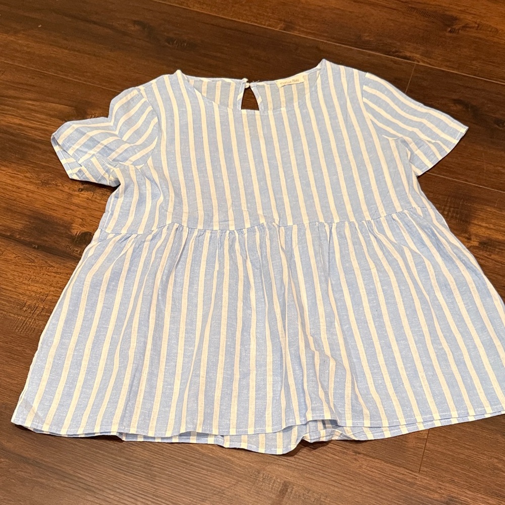 Blue and White Striped Linen women’s top-excellent condition!